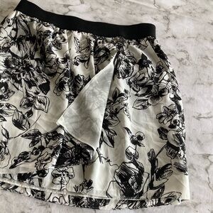 BCBG generation black and white skirt size L